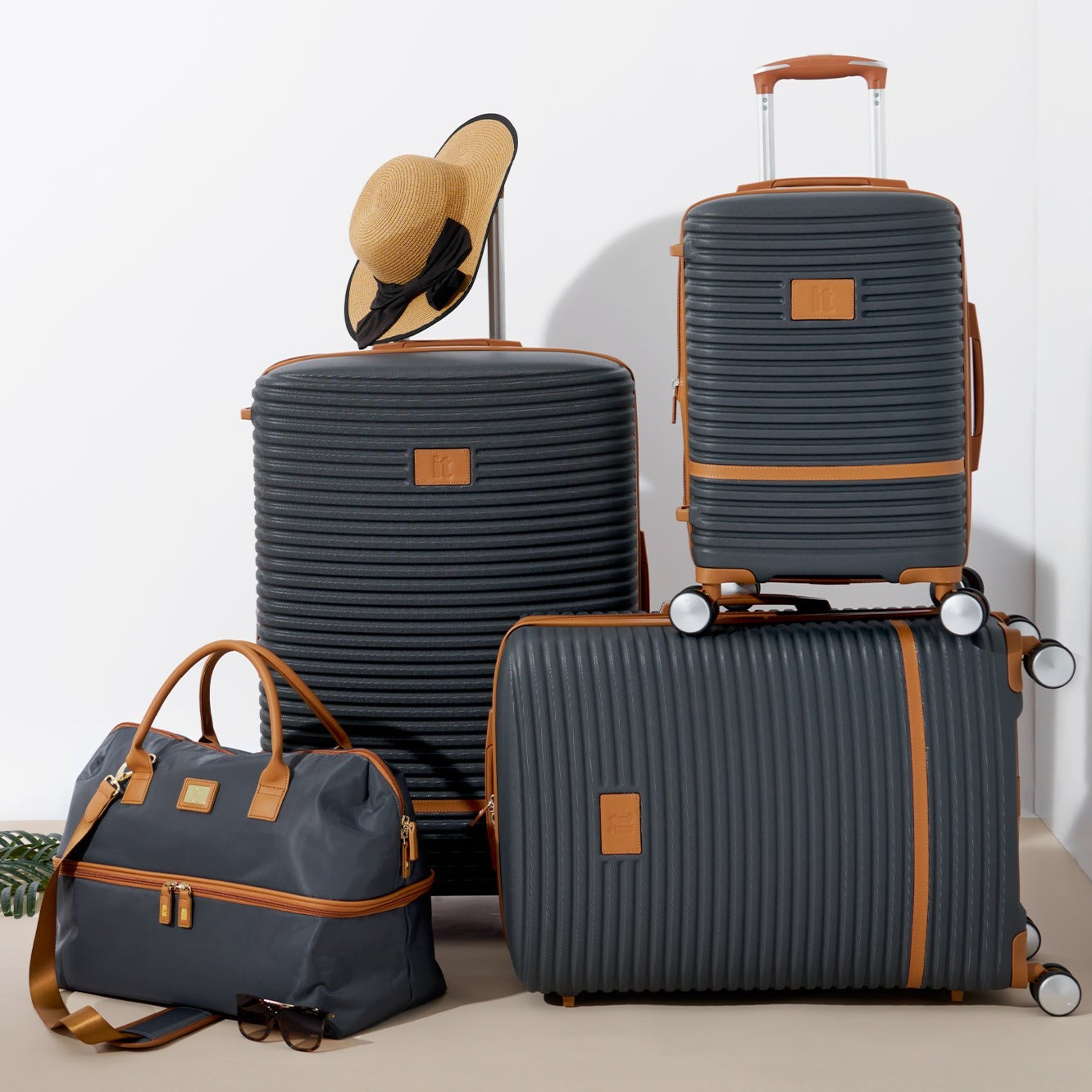 it Luggage Replicating Cabin in Charcoal - Main Image