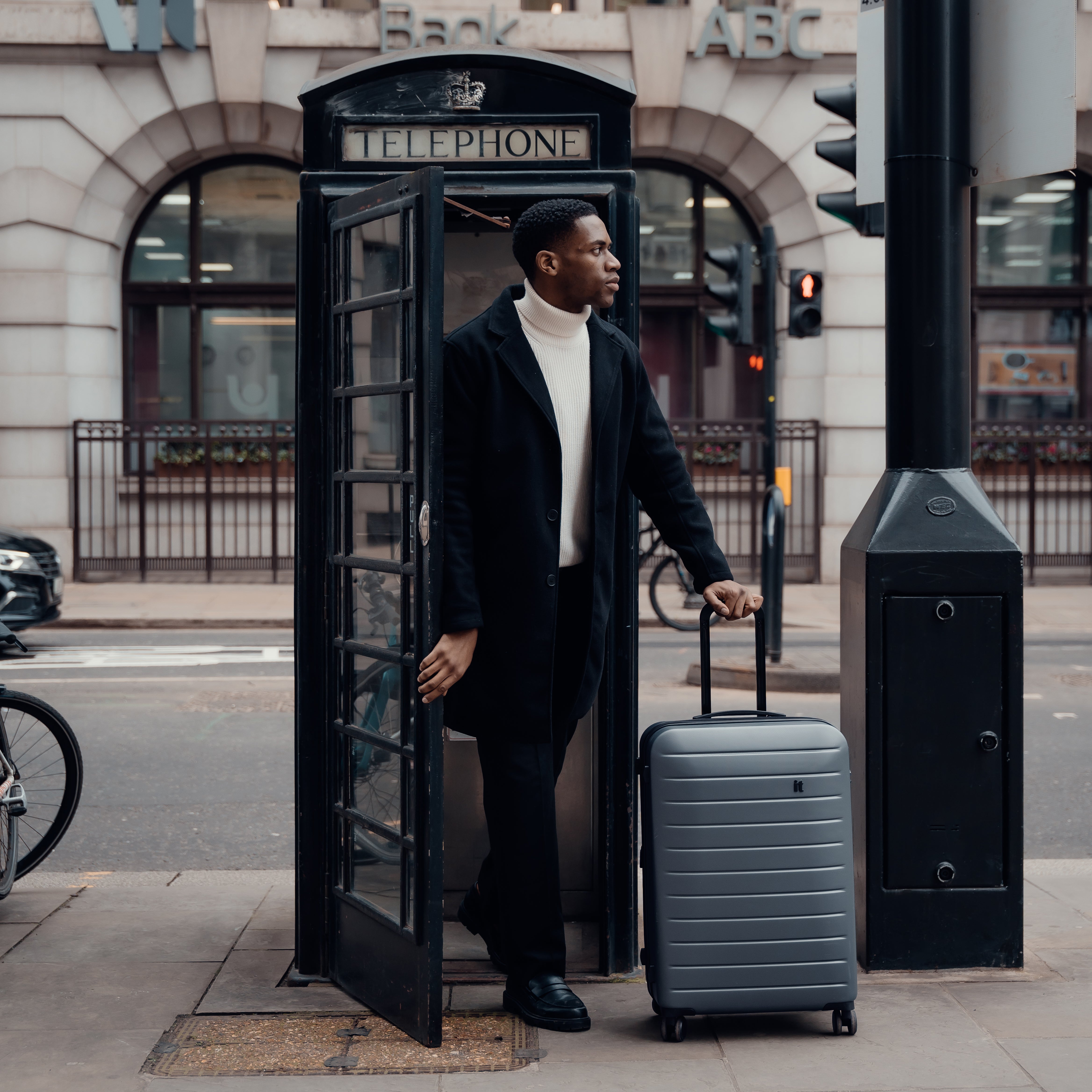 it Luggage | Legion - Medium Plus in Asphalt