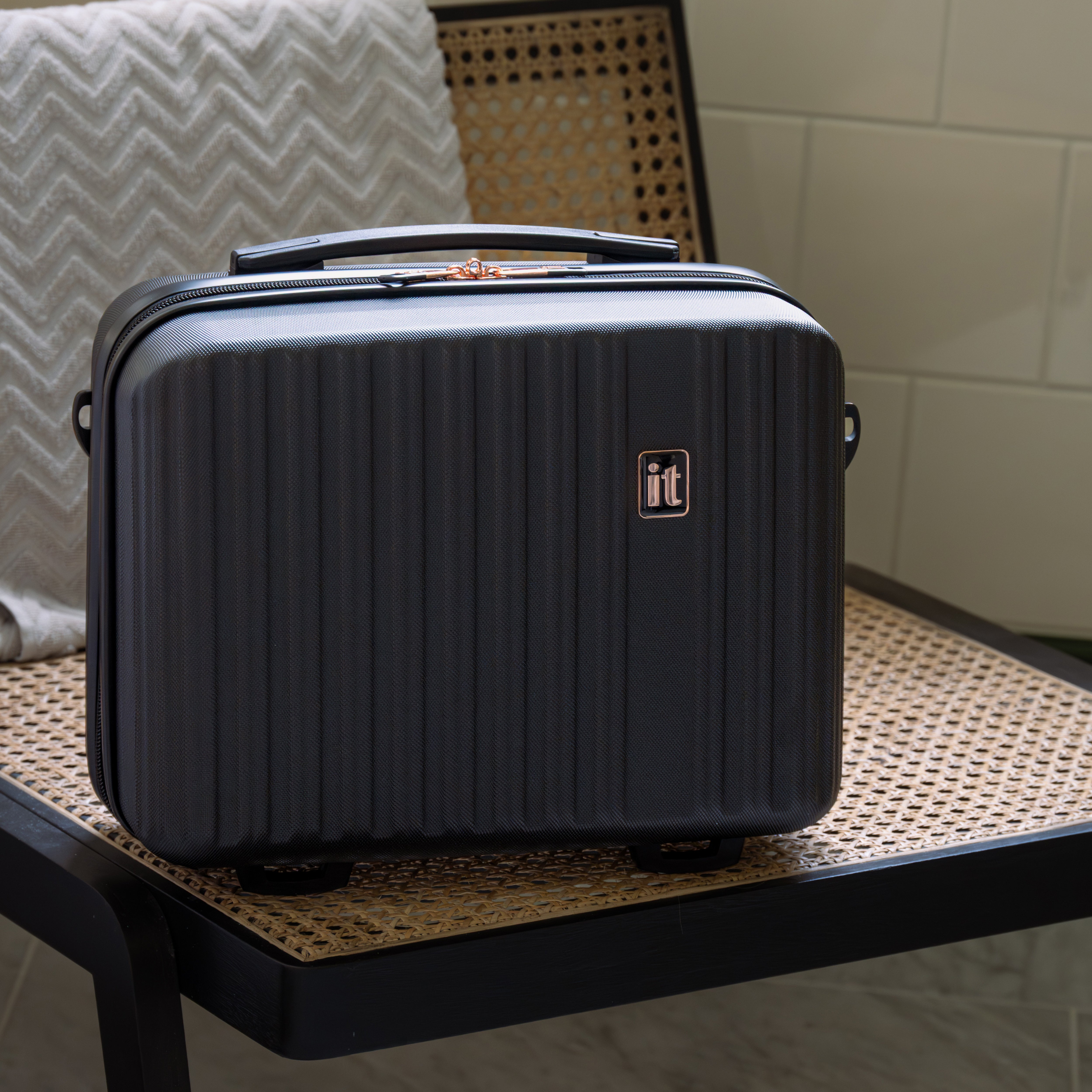 it Luggage | Luxuriant - Vanity Case in Black