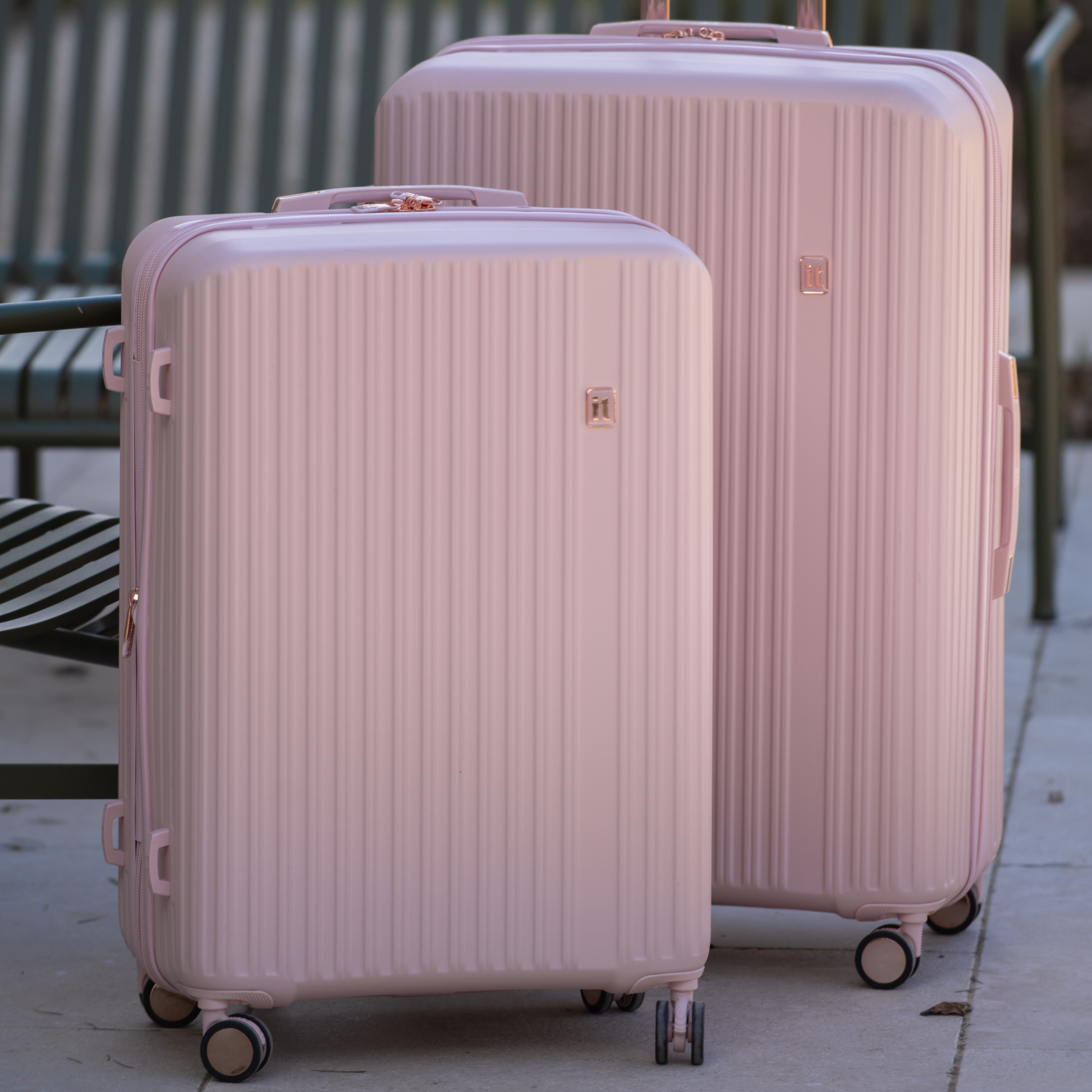 it Luggage | Luxuriant - Large (Potpourri Pink)